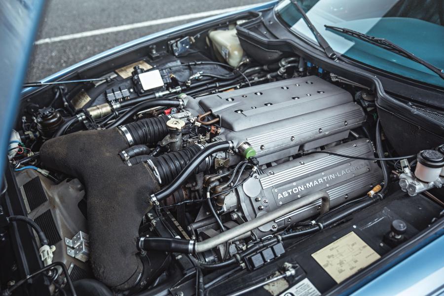 Моторный отсек Aston Martin Virage Volante 1992 года  (NA) (фото 6 из 22)